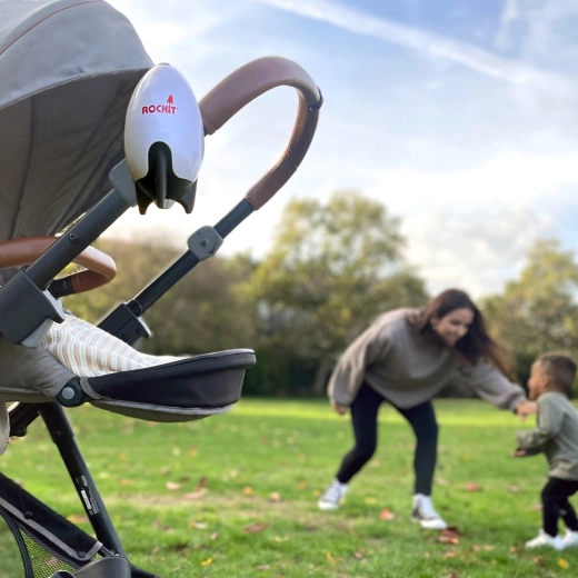 Snadná instalace díky univerzálnímu držáku