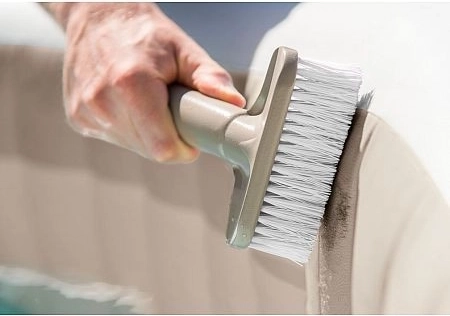 Zakřivený kartáč na stěny a hrany