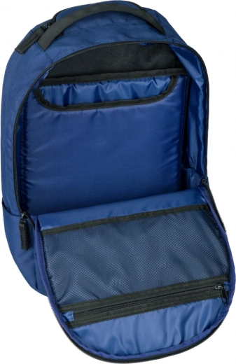 Praktické členění a kapsa na 15" notebook