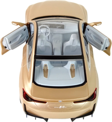 Otevíratelné dveře a propracovaný interiér