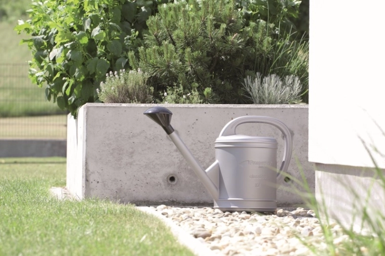 Ergonomický tvar pro pohodlné nošení a nalévání