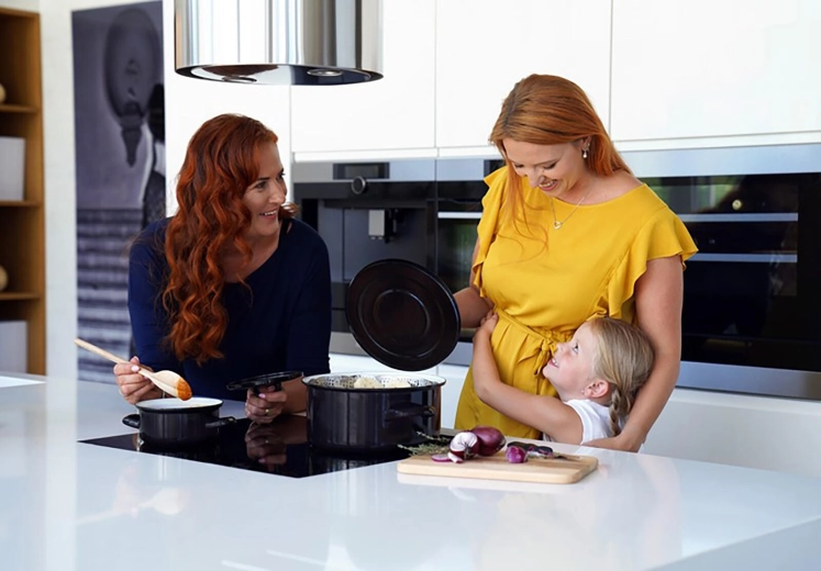 Kompatibilní s indukcí i všemi typy sporáků