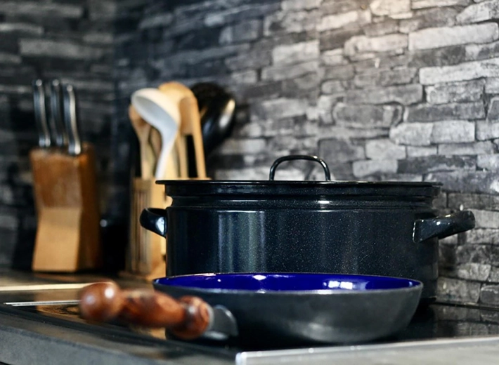 Vhodný na všechny typy sporáků včetně indukce