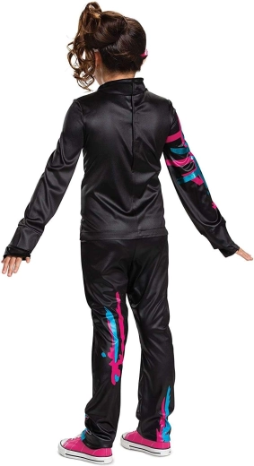 Výrazné barvy a pohodlný střih