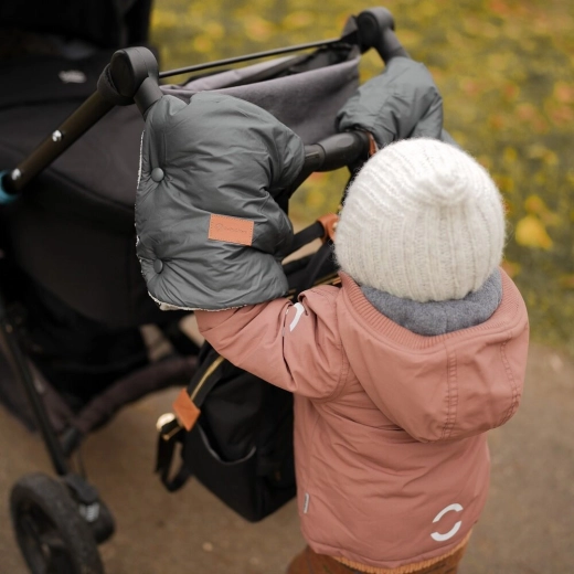 Univerzální uchycení na většinu kočárků