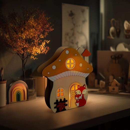 Svítící dřevěná dekorace houbový domeček s liškou