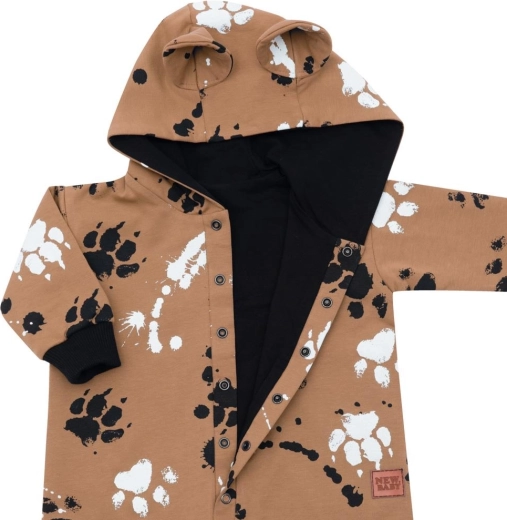 Snadné oblékání díky cvočkům po celé délce