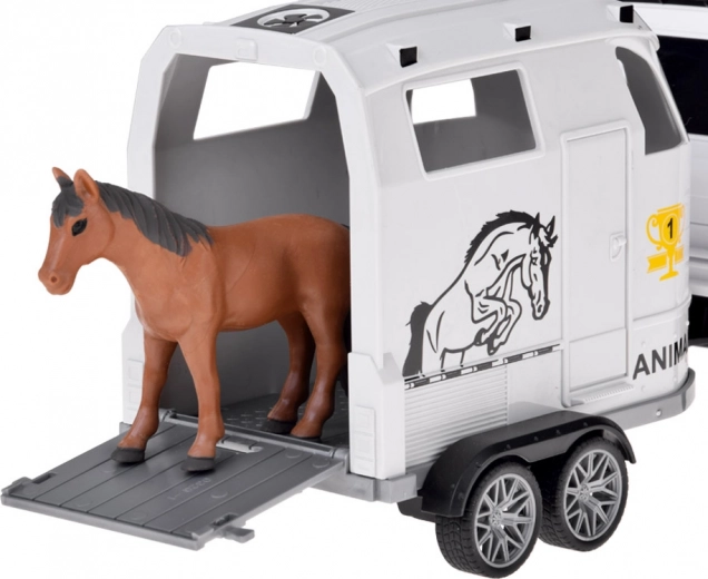 Otevírací rampa a převoz koně