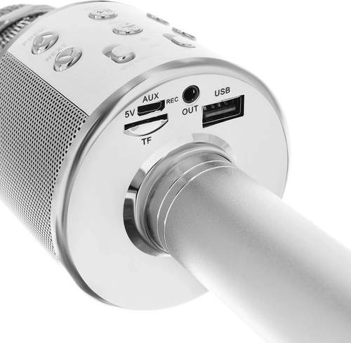 Konektory pro AUX, USB a SD kartu