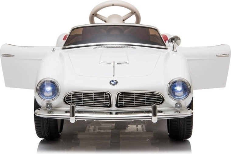 Otevírací dveře a detailní interiér