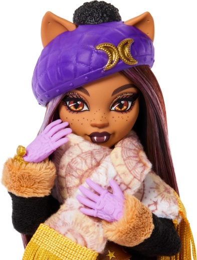 Clawdeen Wolf v zimním stylu s doplňky
