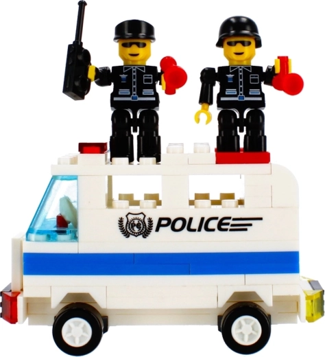 Dvě akční policejní vozidla