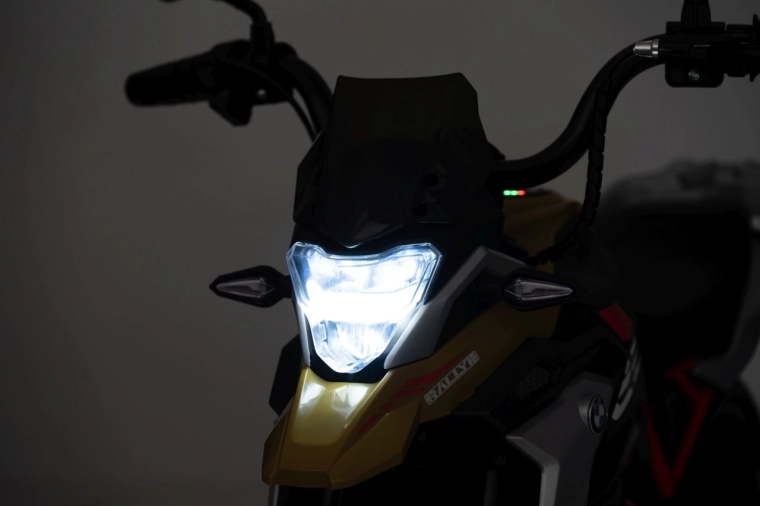 LED světlo a kontrola nabití