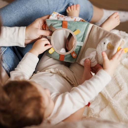 Multismyslová zábava se šustěním a zrcátkem