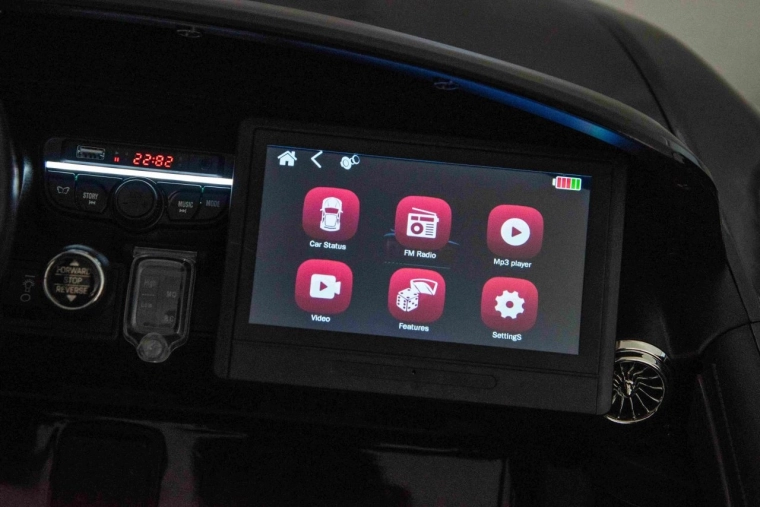 Multimédia: MP3, USB, Bluetooth a FM