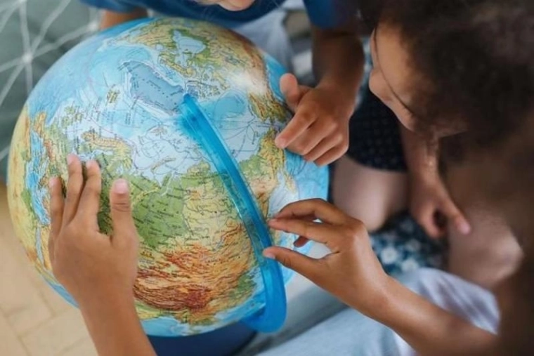 3D reliéf a detailní české popisky