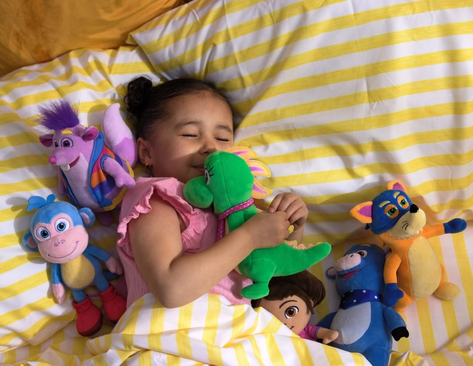 Kompaktní velikost 20 cm na cesty i do postýlky