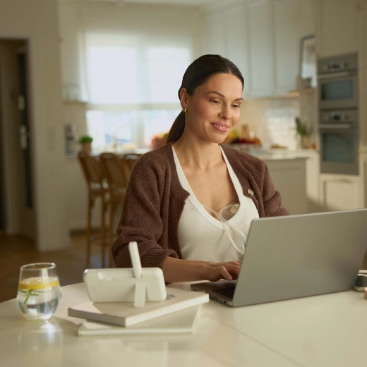 Až 120 minut bez kabelu díky baterii 1800 mAh