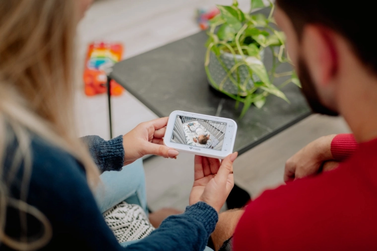 Jasný 4,3" IPS displej a dlouhá výdrž