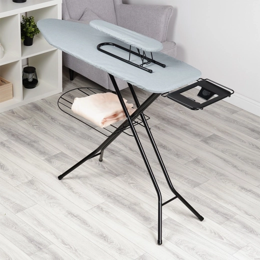 Stabilní konstrukce a odkládací plocha na žehličku