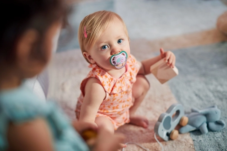 Ortodontická silikonová savička s přirozeným pocitem