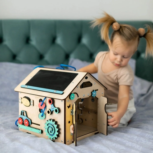 Montessori domeček pro malé ruce