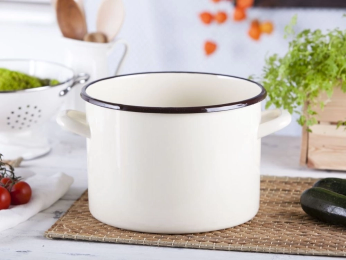 Velký objem 7,5 l pro rodinné vaření