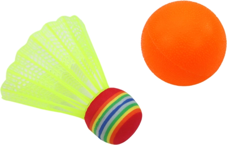 Míček i badmintonový košíček v balení