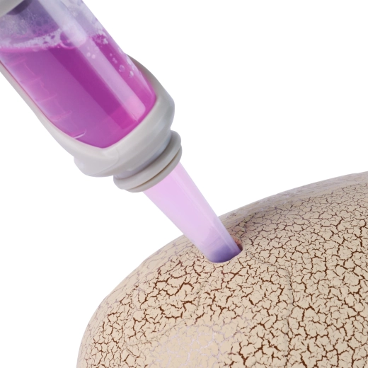 Realistické praskání skořápky a moment překvapení