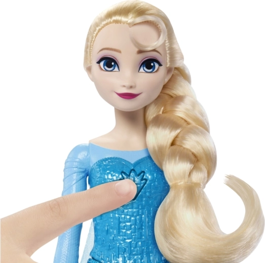 Zpívá „Let It Go“ v angličtině