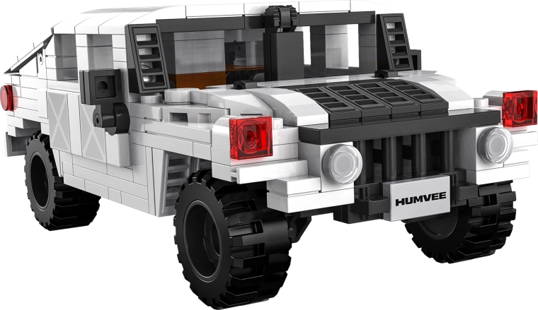 Realistický model bílého Humvee