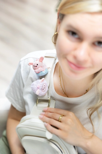 Stylový doplněk na tašku i batoh
