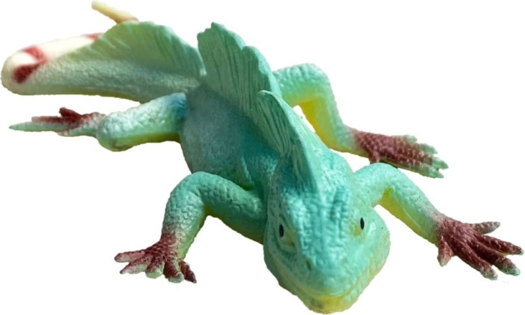 Realistické detaily a výrazný hřeben