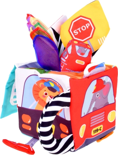 Motiv aut a značek, který učí hrou