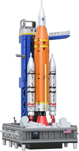 Realistický model rakety NASA Artemis SLS