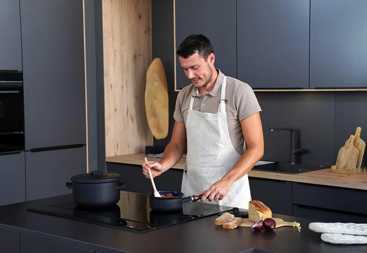 Kompatibilní s indukcí i všemi sporáky