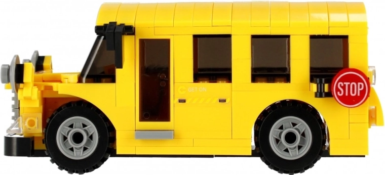 Školní autobus z 242 dílků