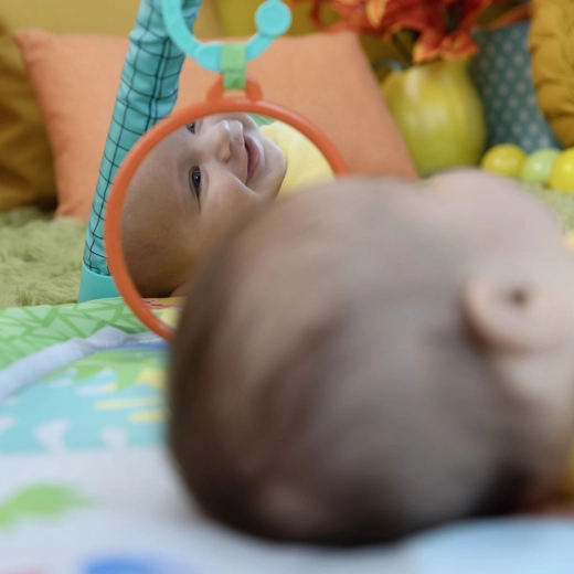 Zrcátko a smyslové hračky