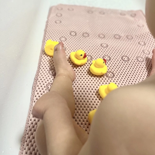 Bezpečné a hravé koupání pro děti