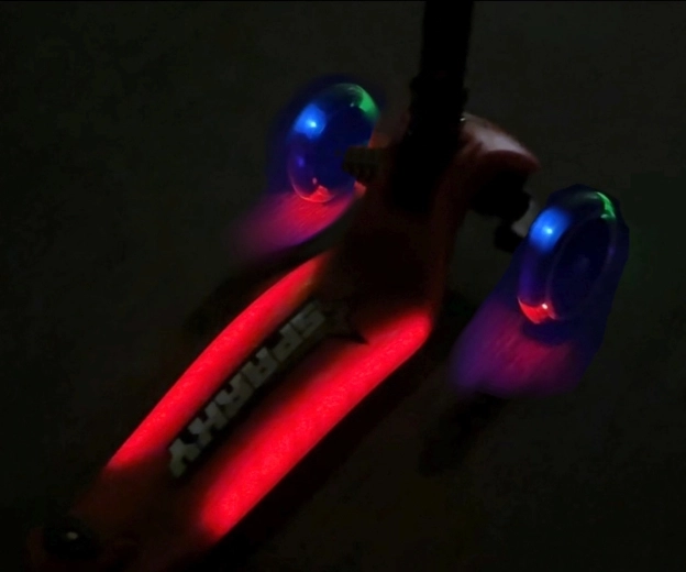 Svítící LED kolečka a podsvícený nášlap