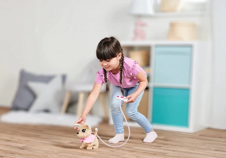 Chůze, štěkání a vrtění ocáskem