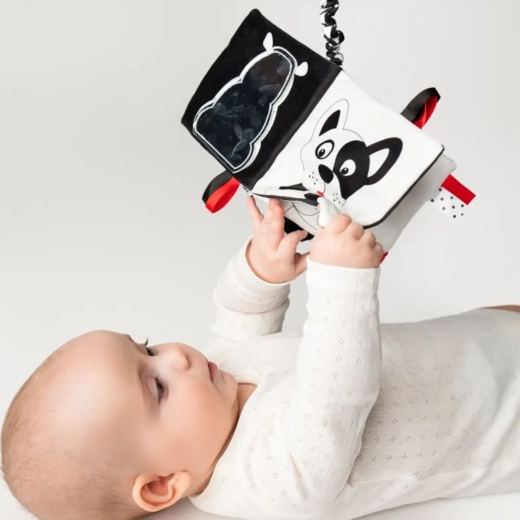 Snadné uchycení na kočárek a kamkoli s sebou