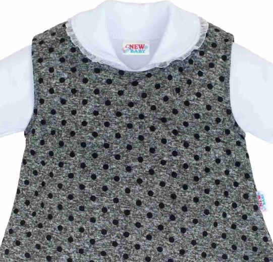 Praktický áčkový střih bez rukávů