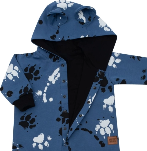 Snadné oblékání díky cvočkům po celé délce