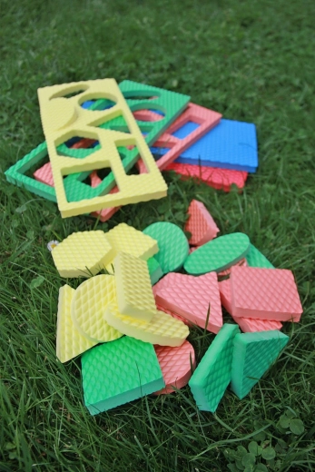 Geometrické tvary v pěnových tabulkách