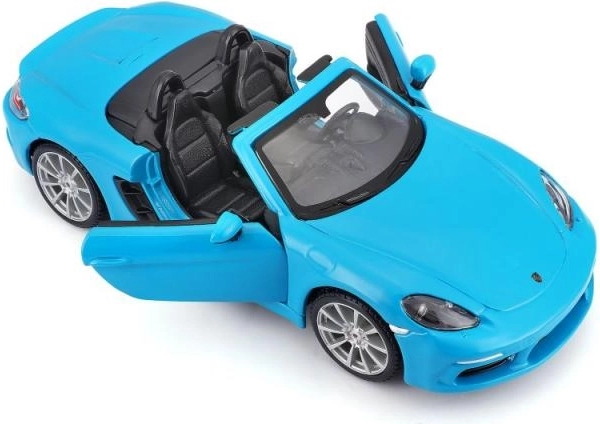 Otevírací dveře a realistický interiér