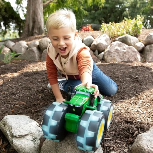 Velká terénní kola pro hru doma i venku