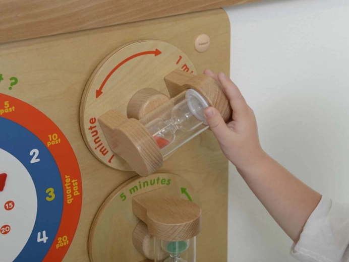 Klepsydry 1 a 5 minut pro vnímání trvání