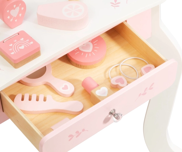 Praktická zásuvka a bohaté příslušenství