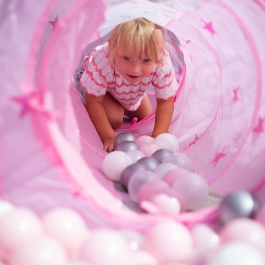 Dlouhý propojovací tunel pro aktivní pohyb